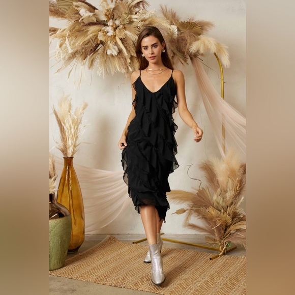 Diagonal Tiered Ruffle Midi Dress - Picture 6 of 8